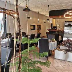 Complexe Le Village - Salle restaurant à l'étage