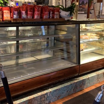 Urth Caffe - Quite disappointed that at 7:30pm there is not a single pastry - Coffee & Tea Near Me - Laguna Beach, California