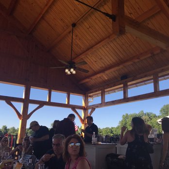 Creek's Edge Winery - Wineries Near Me - Lovettsville, Virginia