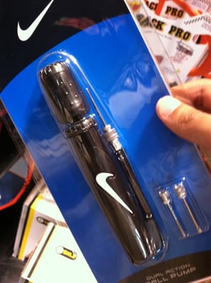 DICK'S Sporting Goods by null