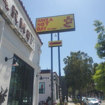 Howlin' Ray's - Outside - Southern Near Me - Pasadena, California