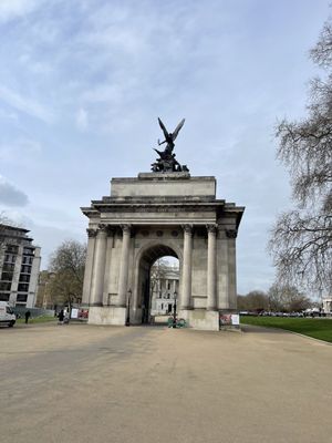 Wellington Arch by null