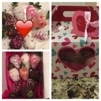 Deliciaz Bakery - a box of chocolate covered strawberries - Bakeries Near Me - Bakersfield, California Deliciaz Bakery - a box of chocolate covered strawberries - Bakeries Near Me - Bakersfield, California