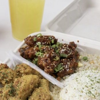 Wings 2 Go - Lemon pepper and jerk chicken with egg on top of rice. Lemon flavor drink. - Chicken Wings Near Me - Inglewood, California