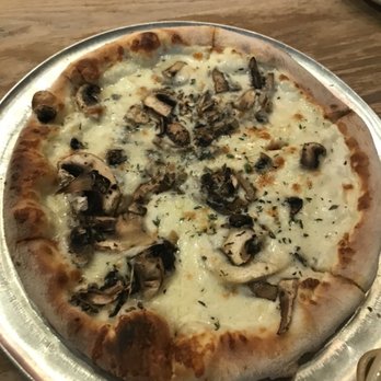Moku Kitchen - Mushroom pizza - Cocktail Bars Near Me - Honolulu, Hawaii