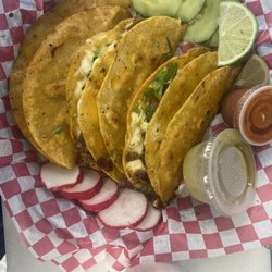 Tacos Placeros El Gallardo - Quesabirrias consomé