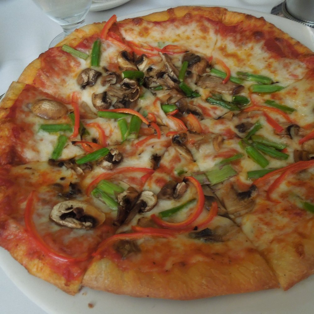 Cafe Mundial - Pizza appetizer - Lounges Near Me - Monrovia, California