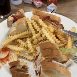 Village Inn - Club sandwich