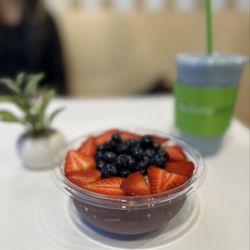 Women Run NCSD at Pure Green - Mixed Berry Açaí Bowl