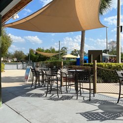 Shipwreck Sally's Bar & Grill - Hanging by the pool