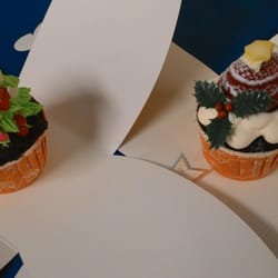 Classic Bake House - Christmas cup cakes.