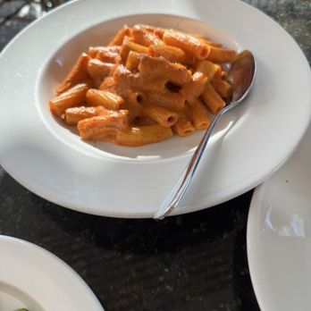 Caccio - Spicy vodka rigatoni - Italian Near Me - Tijuana, BCN Caccio - Spicy vodka rigatoni - Italian Near Me - Tijuana, BCN