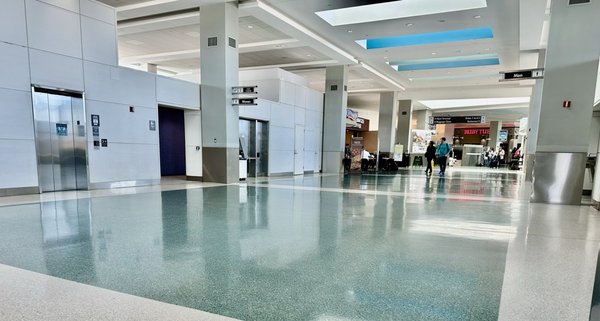 McGhee Tyson Airport by null