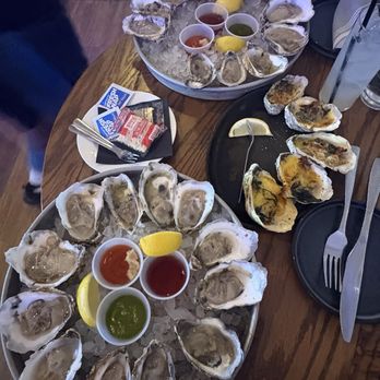 Whiskey & Oyster - Oyster Heaven !! On their $1 Oyster Monday ( every third Monday of the month !!! ) - Bars Near Me - Alexandria, Virginia