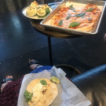 ART SoHo - Mismatching serveware - Cocktail Bars Near Me - New York, New York