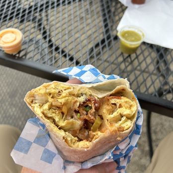 Max’s Taco’s - Bacon breakfast burrito - Food Trucks Near Me - Bend, Oregon