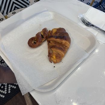 Paris Baguette - Bacon, Egg & Cheddar Croissant and Chocolate Croissant - Bakeries Near Me - Athens-Clarke County, Georgia Paris Baguette - Bacon, Egg & Cheddar Croissant and Chocolate Croissant - Bakeries Near Me - Athens-Clarke County, Georgia