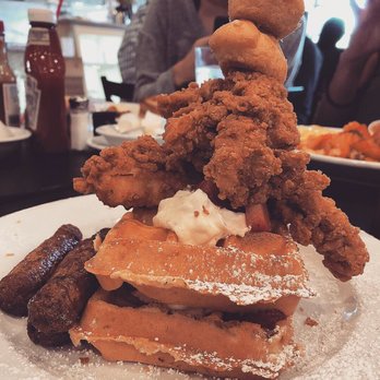 Maple Leaf Diner - American Near Me - Dallas, Texas