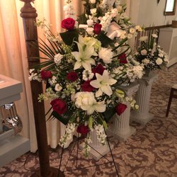 Amari Arrangements & Gifts - The standing bouquet was amazing!  Prices were incredibly reasonable and the quality of flowers were extraordinary.
