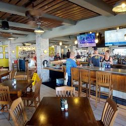 Alonzo's Oyster Bar - Bar area