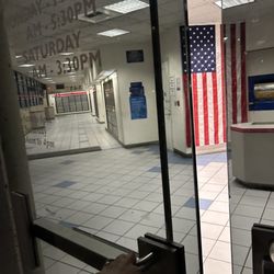 US Post Office - OPEN as advertised *unlike the Fox Hills location