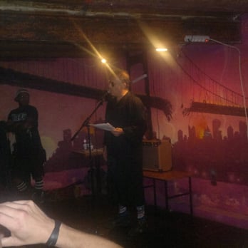 Ese Efe - Spoken word de Jello Biafra en el "sótano" - Spanish Near Me - Barcelona, B