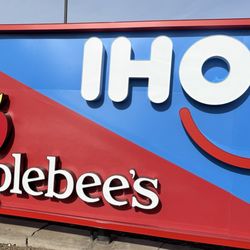 Applebee's Grill + Bar - New marquee sign