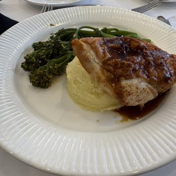 Citrus Club - Chicken dish with mashed potatoes and broccolini - Venues & Event Spaces Near Me - Orlando, Florida Citrus Club - Chicken dish with mashed potatoes and broccolini - Venues & Event Spaces Near Me - Orlando, Florida