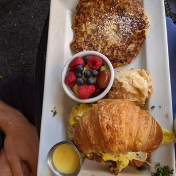 Cafe Laurent - Fancy Brunch with unbelievable french (?!) toast - French Near Me - Mar Vista, California