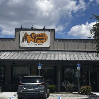 Cracker Barrel Old Country Store - Breakfast & Brunch Near Me - Pembroke Pines, Florida