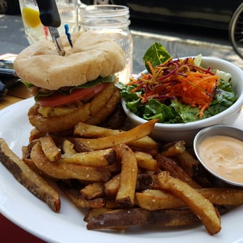MeeT on Main - Mac n cheese burger.. - Comfort Food Near Me - Vancouver, British Columbia MeeT on Main - Mac n cheese burger.. - Comfort Food Near Me - Vancouver, British Columbia