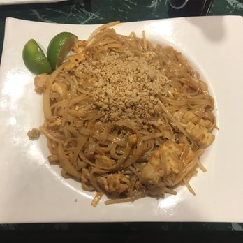Weng's Kitchen - Chicken Pad Thai - Chinese Near Me - Farmington, Minnesota Weng's Kitchen - Chicken Pad Thai - Chinese Near Me - Farmington, Minnesota
