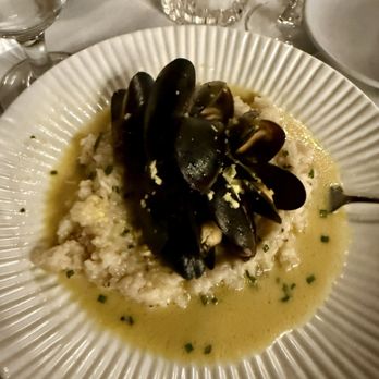 The Lions Den 1837 - Muscles appetizer. DELICIOUS! - Steakhouses Near Me - Mineral, Virginia