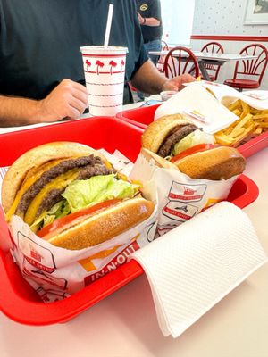 In-N-Out Burger by null