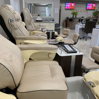 DL Nails& Spa - Comfy massage chairs - Nail Salons Near Me - Orlando, Florida