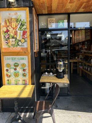 Kreation Organic Juicery & Avoholic Bar - Toluca Lake by null