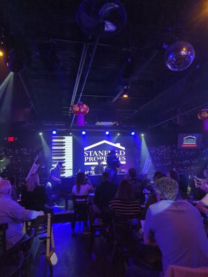 Two Tones Dueling Piano Bar by null