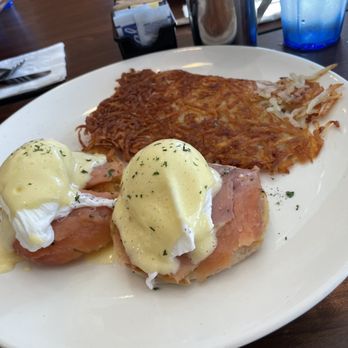 Mely's Cafe - Smoked Salmon Benedict - Italian Near Me - San Pablo, California