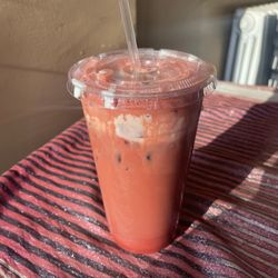 Caffe Kilim And Market - Red velvet cheesecake latte