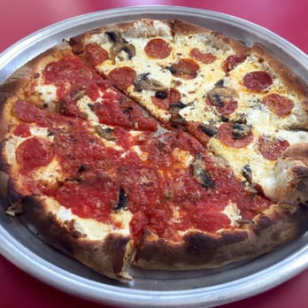 Totonno's - Burnt crust. What a way to throw away a century-old reputation. - Pizza Near Me - Brooklyn, New York Totonno's - Burnt crust. What a way to throw away a century-old reputation. - Pizza Near Me - Brooklyn, New York