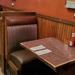 Collins Pub - Seating