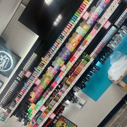 Cali Clouds - Elf, flum and hype max, pebbles and all the top vape brands