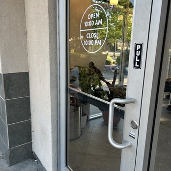 It's Boba Time - Paramount - Dirty Door entrance had so much finger prints! - Bubble Tea Near Me - Paramount, California