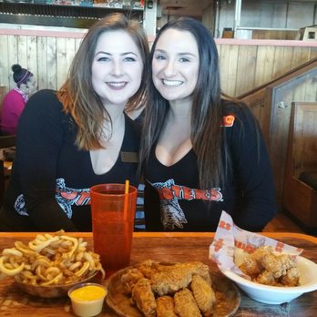 Hooters - Savannah & Gianna @Hooters of Orland Park, IL. - American Near Me - Orland Park, Illinois