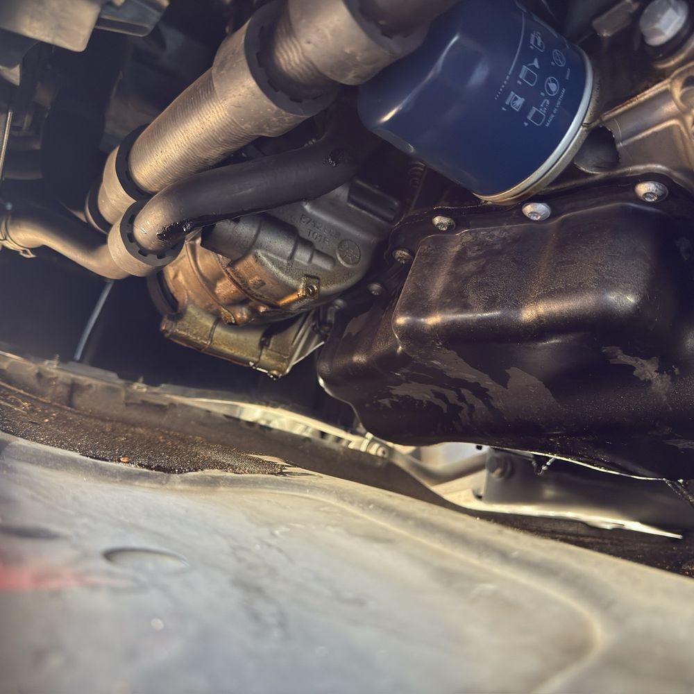 Take 5 Oil Change - Oil pan and oil filter - Oil Change Stations Near Me - Richardson, Texas Take 5 Oil Change - Oil pan and oil filter - Oil Change Stations Near Me - Richardson, Texas