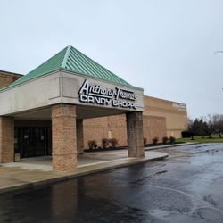 Anthony-Thomas Candy Shoppes - Exterior