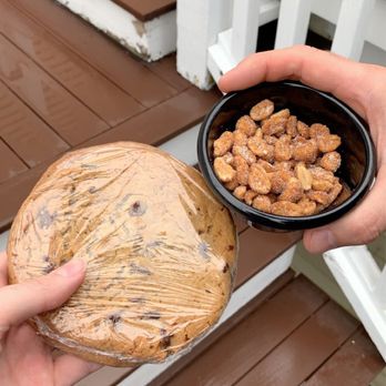 Gazebo Inn Ogunquit - Mid-day snacks (chocolate chip cookie and peanuts). - Bed & Breakfast Near Me - Ogunquit, Maine