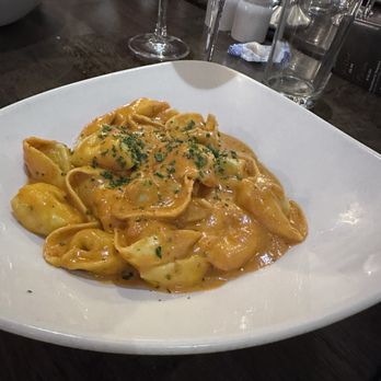 La Bella Donna - Tortellini con Ricotta e Spinaci - Italian Near Me - Donegal, DL