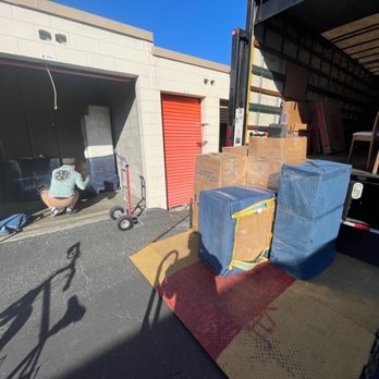 Trek Movers - Moving from storage place to truck - Movers Near Me Trek Movers - Moving from storage place to truck - Movers Near Me