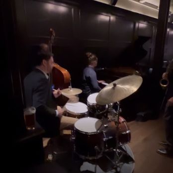 GEELOU - Updated August 2024 - 23 Photos & 40 Reviews - 3251 Scott St ...